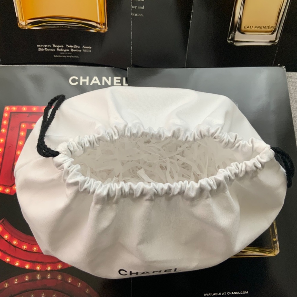 CHANEL white cotton canvas drawstring pouch cosmetic bag storage bag - AUTHENTIC - Picture 9 of 15